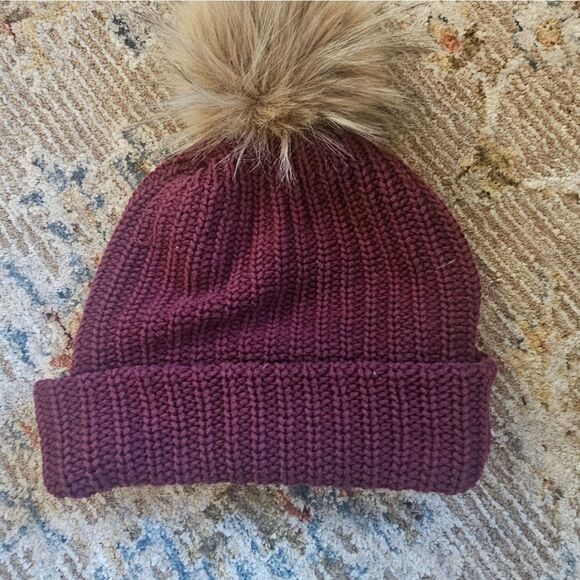 Love your melon maroon beanie with brown leather patch and removable brown fur - Picture 4 of 4